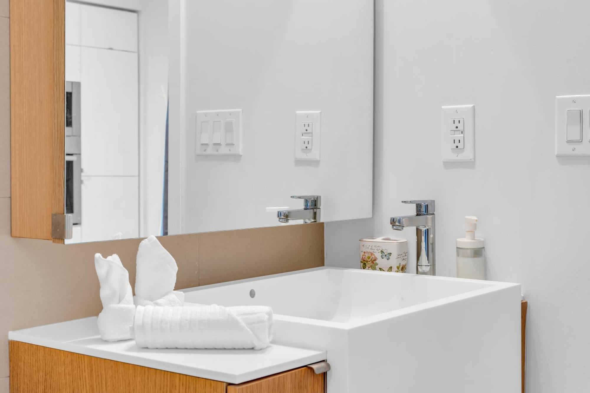 Spadina Modern Suites Торонто Экстерьер фото