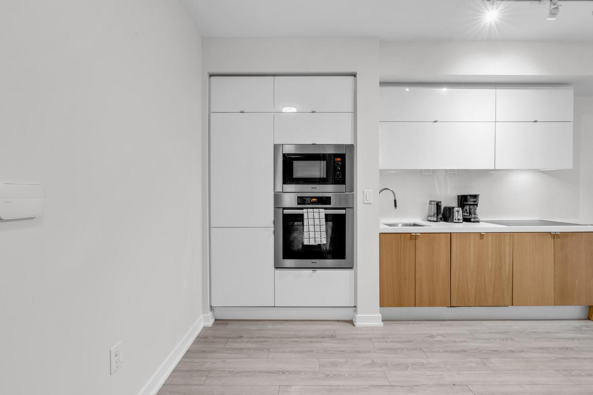 Spadina Modern Suites Торонто Экстерьер фото